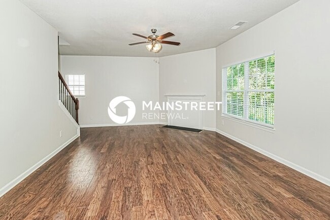 Building Photo - 3 Bedroom Pet-Friendly Home in KNOXVILLE, TN with Main Street Renewal