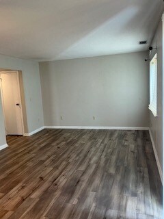 Building Photo - 912 Pineland Ave
