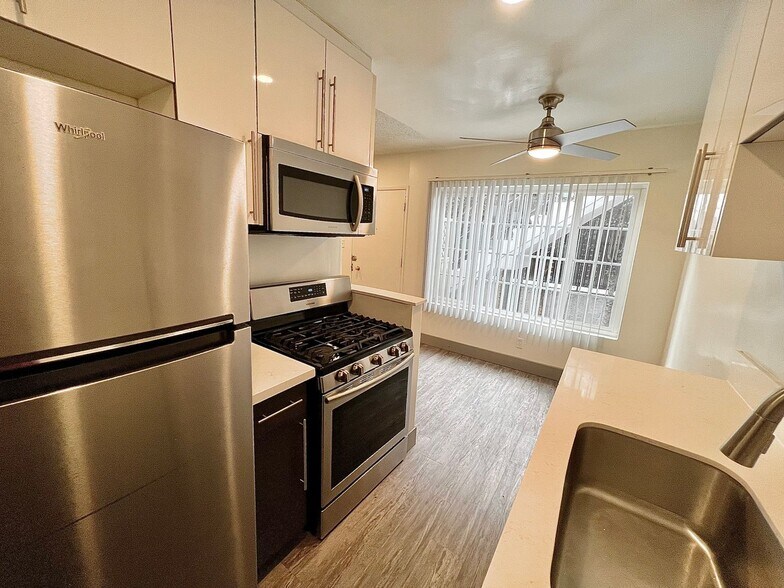 Building Photo - 12727 Matteson Ave