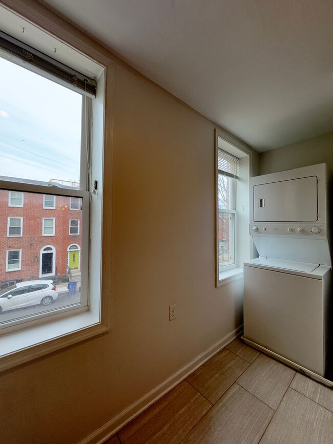Building Photo - Apartment in Upper Fells Point!