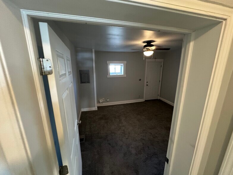 Building Photo - 35 E High St