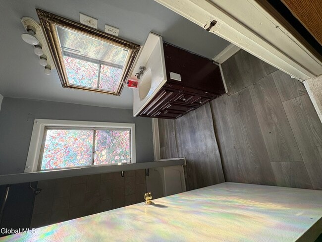 Building Photo - 246 Duane Ave