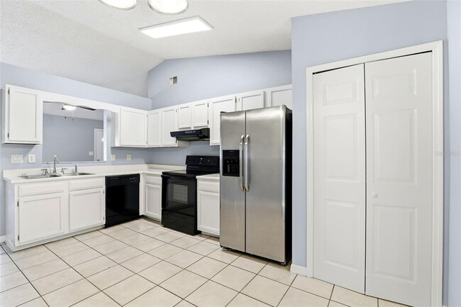 Building Photo - 1972 Bonneville Dr