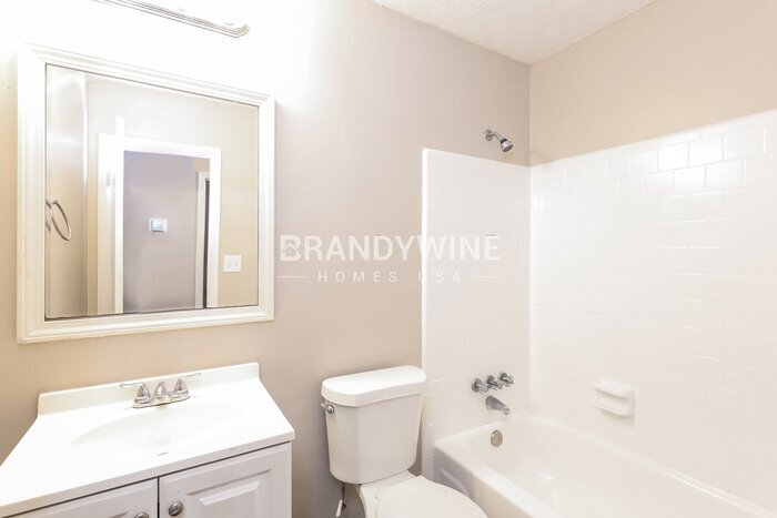 Building Photo - 9347 Forest Knoll Dr