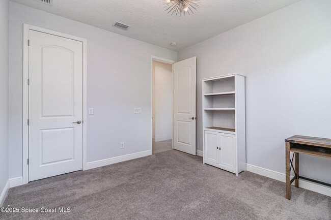 Building Photo - 2991 Casterton Dr