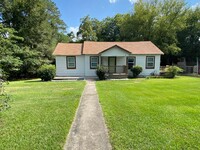 Building Photo - Three bedrooms/two bath House -Move-in Jan...