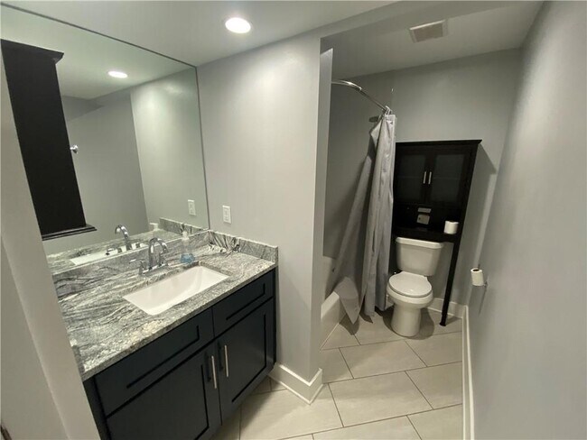 Building Photo - 3117 Colonial Way