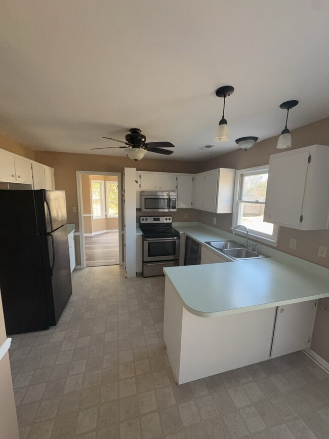 Building Photo - 105 Palamino Ct