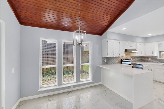 Building Photo - 2260 Valley Mill