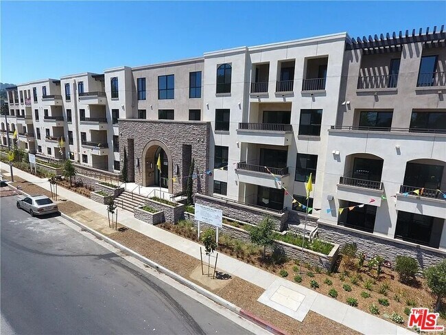 Building Photo - 5015 Balboa Blvd