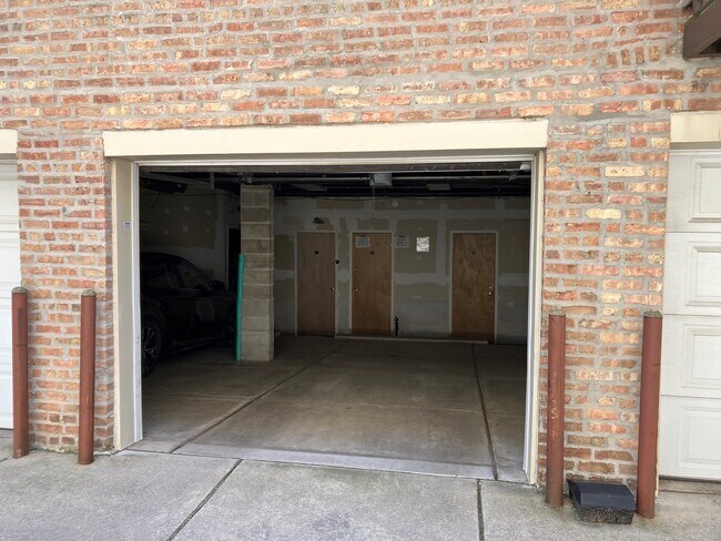 Building Photo - 1114 W Pratt Blvd