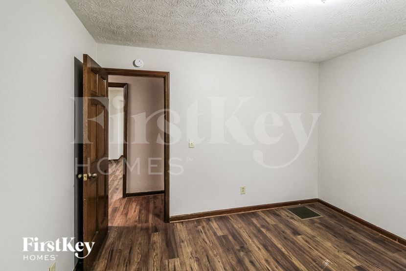 Building Photo - 2144 Moon Dr SW