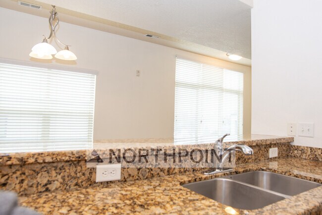 Building Photo - 2BR w/ Underground Parking Near TRAX