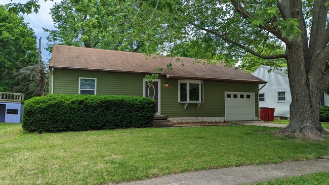 Primary Photo - Charming 3 Bedroom Home With Partially Fin...