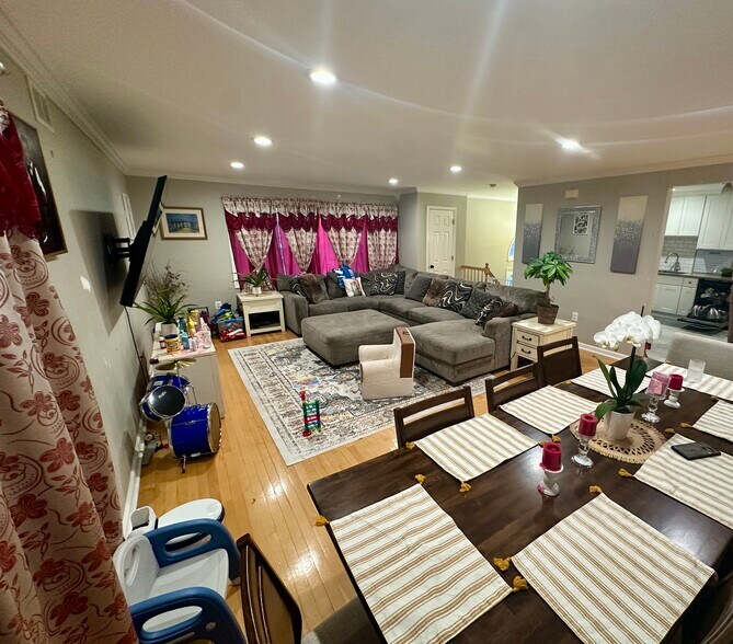 Building Photo - 327 Edgewood Rd