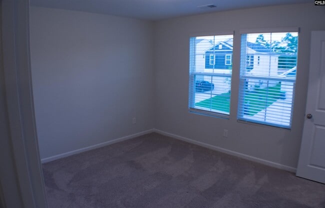 Building Photo - 1074 Begonia Dr