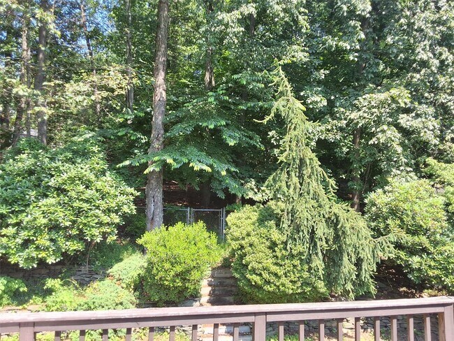 Building Photo - 24 Wallace Dr