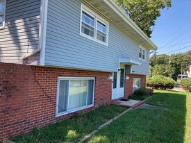 Building Photo - 3 Seashore Ln