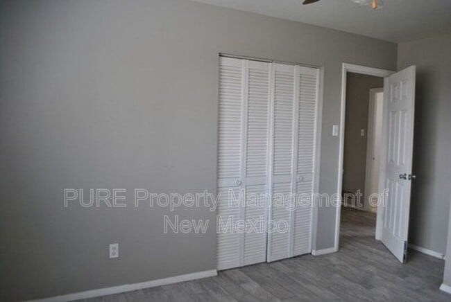 Building Photo - 3307 Edgecliff Dr