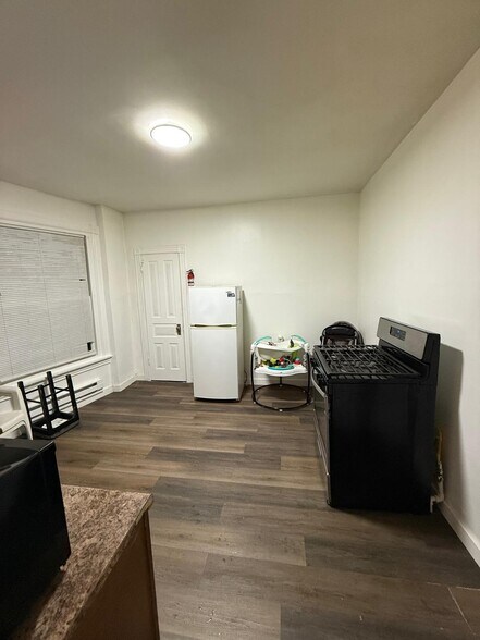 Building Photo - 1552 Mineral Spring Rd