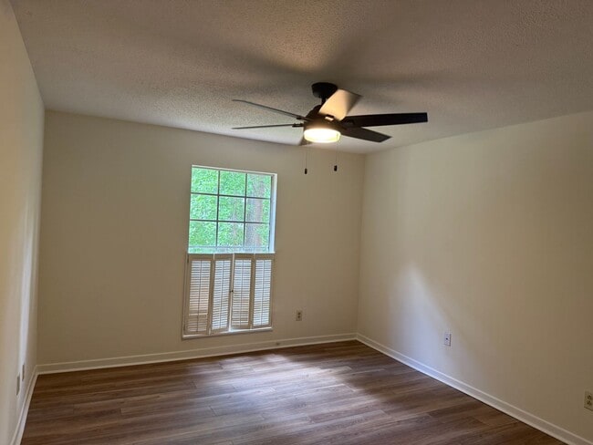 Building Photo - Forest Acres