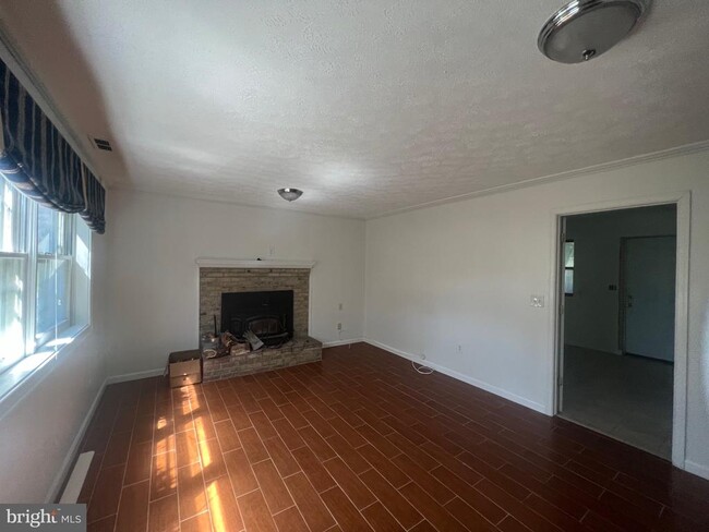 Building Photo - 119 Buckingham Dr