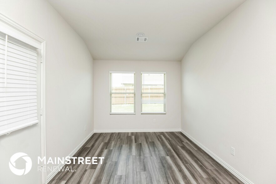 Building Photo - 2520 Shakopee St