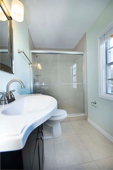 Building Photo - 4858 Coquina Key Dr SE