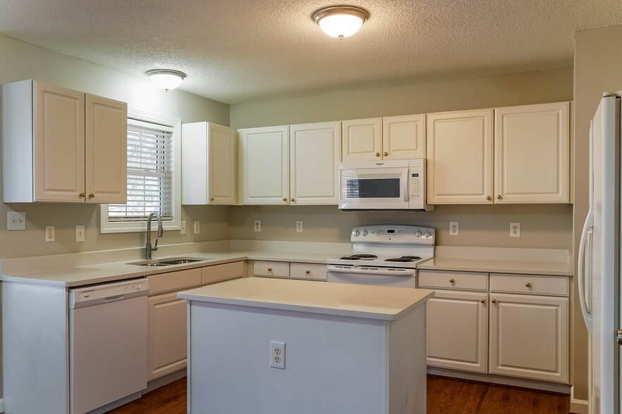 Building Photo - 602 Coventry Dr