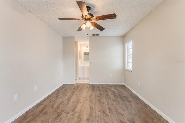 Building Photo - 5010 Larch Ln