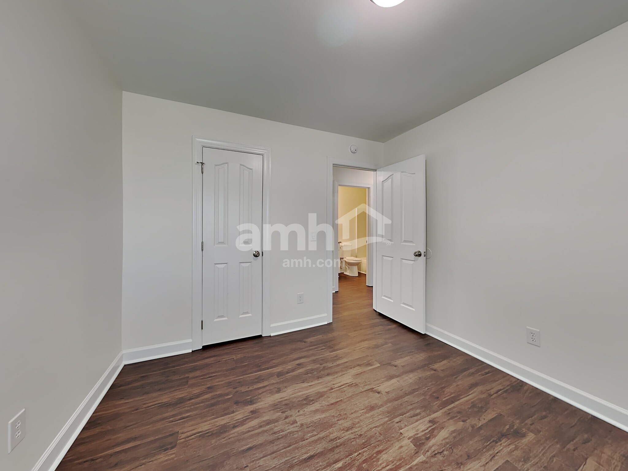 Building Photo - 135 Lonetree Dr
