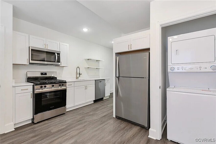 Building Photo - 3139 Ellwood Ave