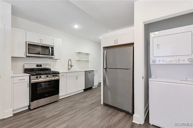 Building Photo - 3139 Ellwood Ave