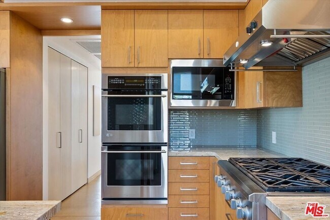 Building Photo - 2301 10th St