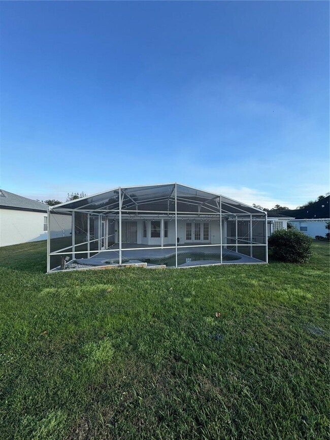 Building Photo - 2652 Hawthorne Ln