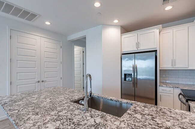 Building Photo - 4641 S Element