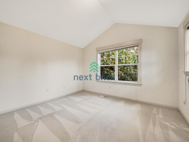 Building Photo - 4 bedroom, 2.5 Bathroom, 3 car garage Craftsman style home in Bellevue, WA