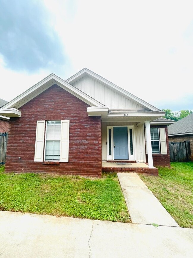 Primary Photo - ** 3 Bed 2 Bath located in Millbrook ** Ca...