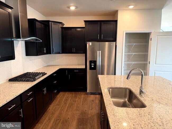 Building Photo - 461 Hanson St