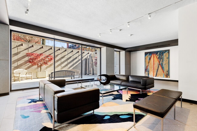 Building Photo - 180 Beacon St