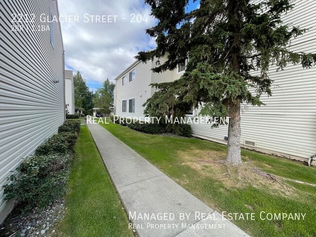 Building Photo - 2212 Glacier St