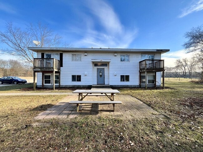 Building Photo - 1545 Carmil Dr