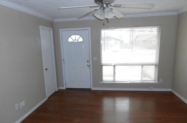 Building Photo - Beautiful East side Living