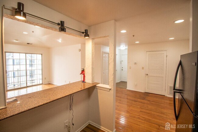 Building Photo - 1337 Waterford Dr