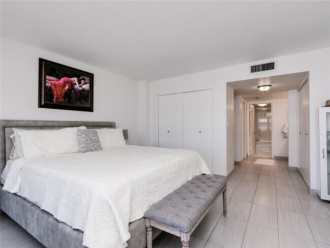 Building Photo - 3900 Galt Ocean Dr