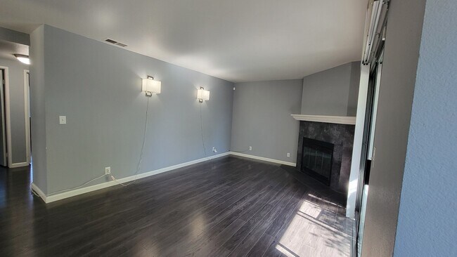 Building Photo - 945 Fletcher Ln