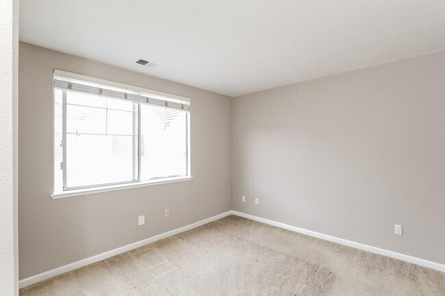 Building Photo - 572 Blackwood Terrace