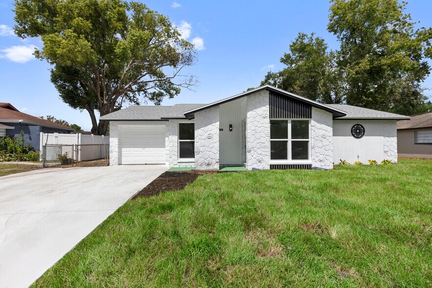 Primary Photo - 516 Avocado Cir
