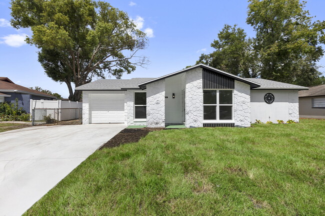 Building Photo - 516 Avocado Cir