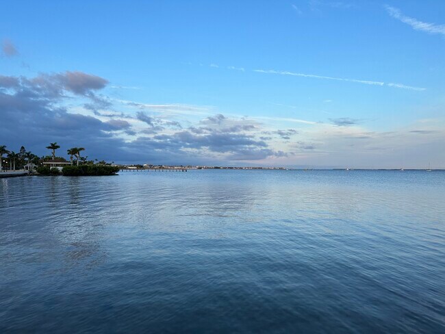 Building Photo - 1410 Vía Milanese